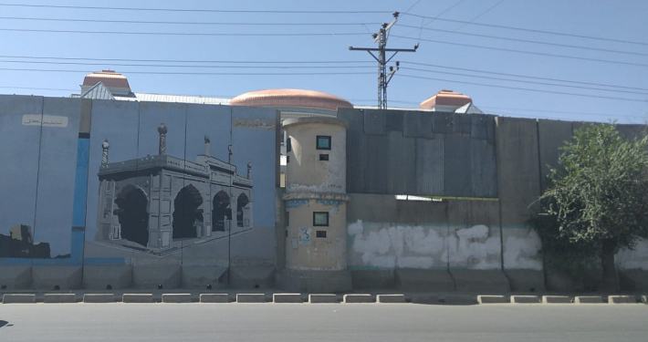 Trompe l'oeil che nascond eil cantiere di restauro del Palazzo Darul Aman