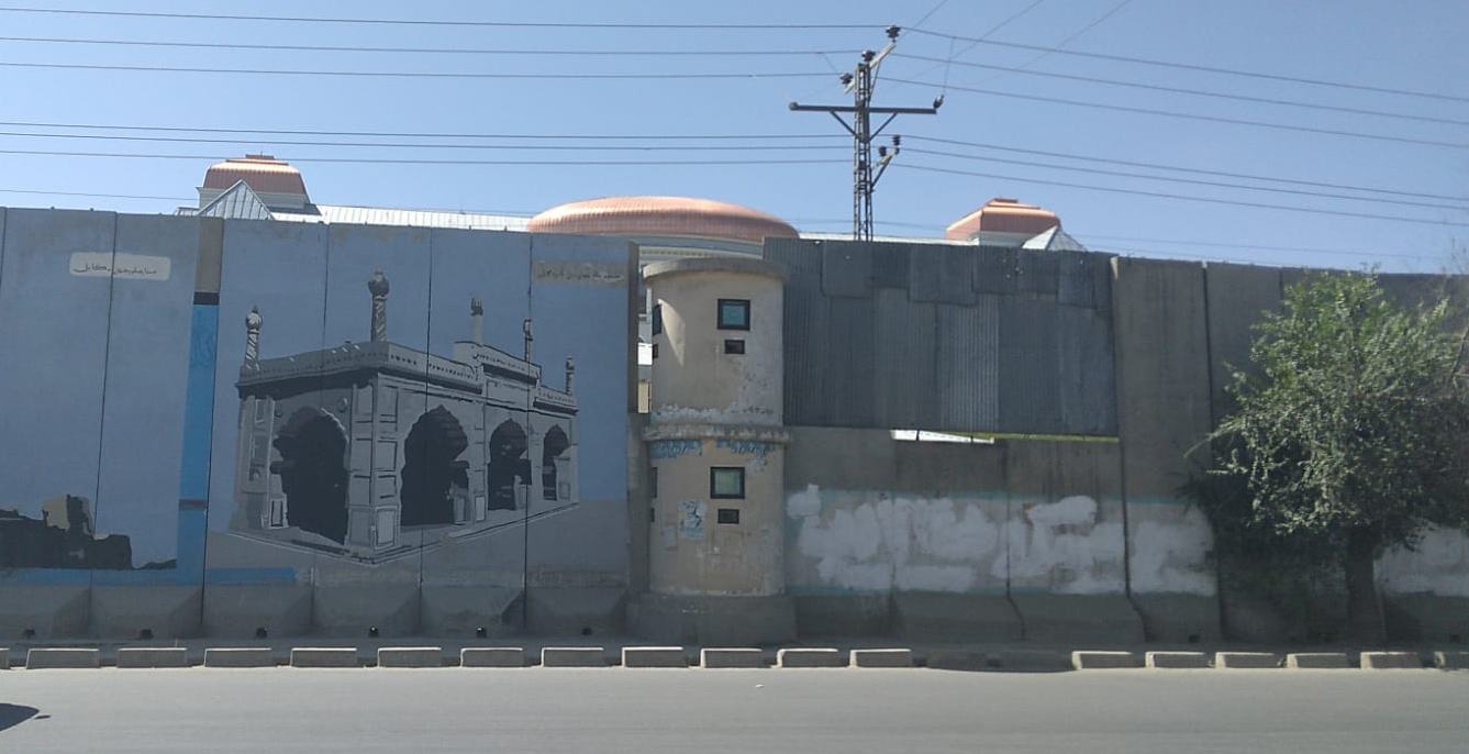 Trompe l'oeil che nascond eil cantiere di restauro del Palazzo Darul Aman